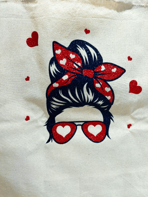 Tête femme noeud rouge