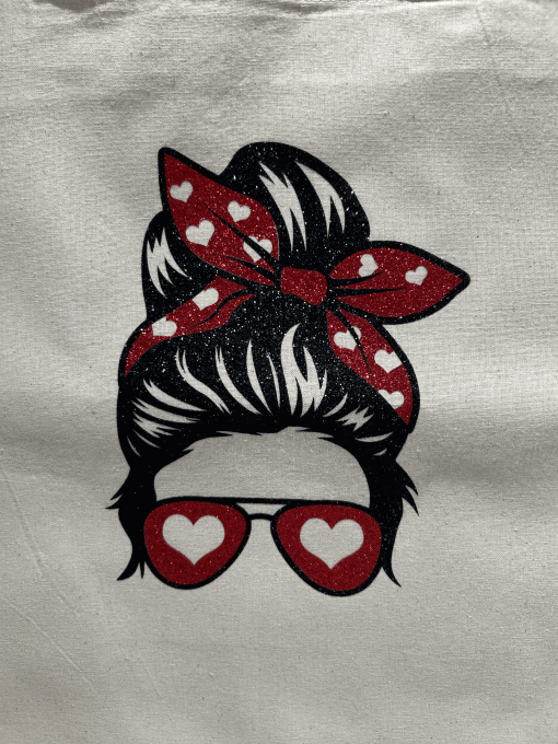 tête femme noeud rouge