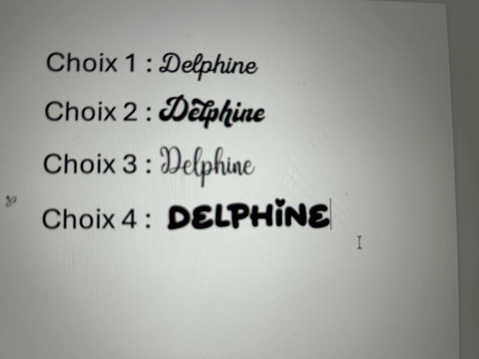 tête femme rouge noeud noire