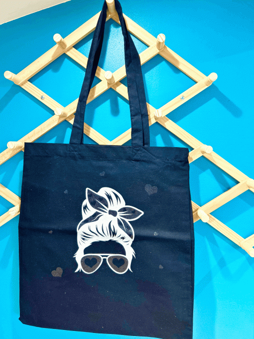 tête femme blanche noeud noire